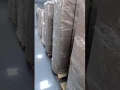 Des piles de remplissage de C.C sont empaquetées et embarquées